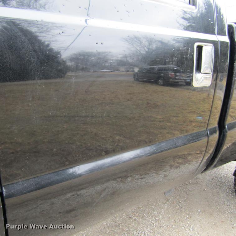 image for item DD2749 2001 Ford F350 Super Duty Lariat Crew Cab pickup truck