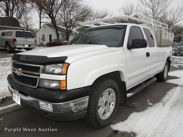 image for item DD2925 2007 Chevrolet 1500 Silverado Ext. Cab pickup truck