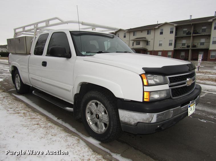 image for item DD2925 2007 Chevrolet 1500 Silverado Ext. Cab pickup truck