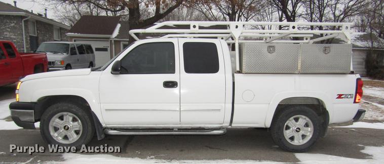 image for item DD2925 2007 Chevrolet 1500 Silverado Ext. Cab pickup truck