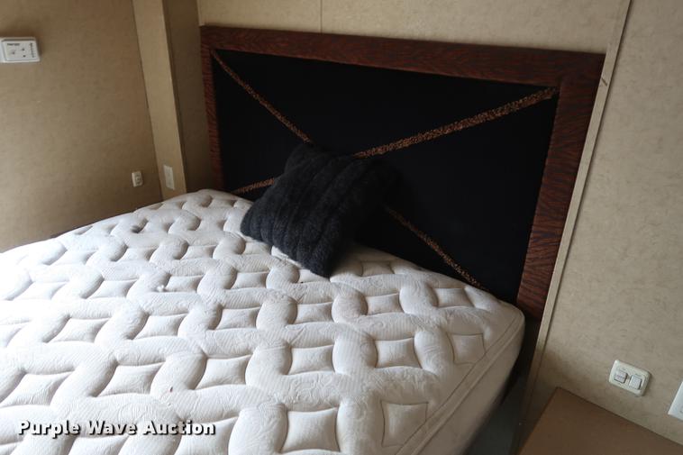 image for item DD5417 2008 Safari Simba RV