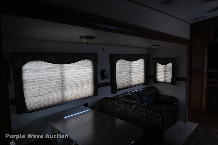 image for item DD5419 2013 Crossroads Reverse Sunset Trail camper