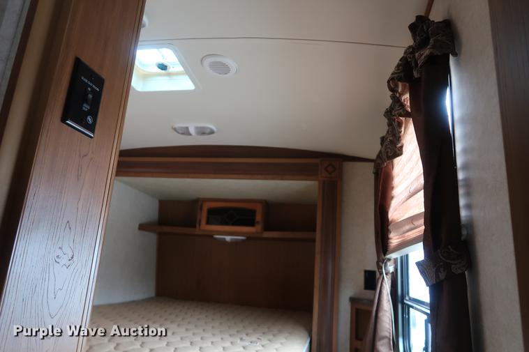 image for item DD5419 2013 Crossroads Reverse Sunset Trail camper