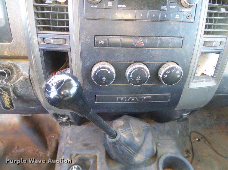 image for item DD5917 2011 Dodge Ram 3500 flatbed pickup truck