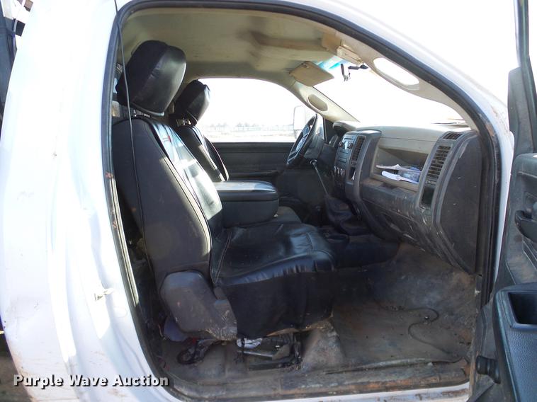 image for item DD5917 2011 Dodge Ram 3500 flatbed pickup truck