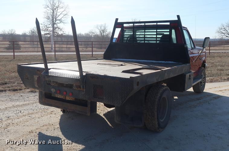 image for item DD9557 1997 Ford F350 flatbed pickup truck