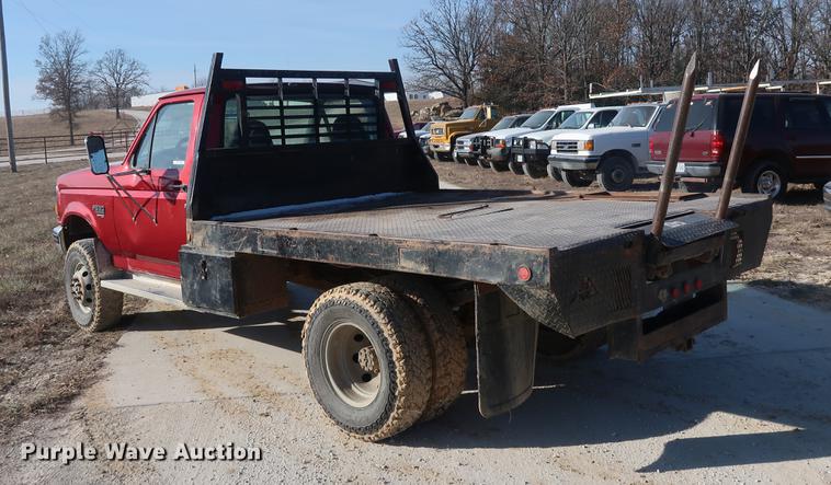 image for item DD9557 1997 Ford F350 flatbed pickup truck