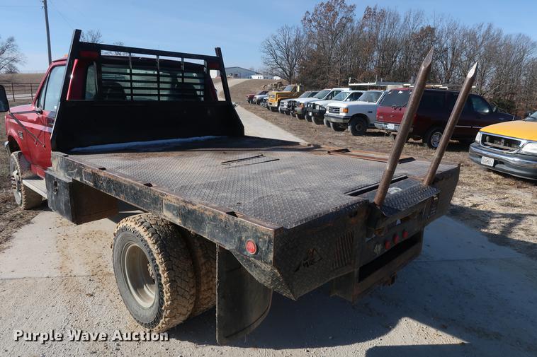 image for item DD9557 1997 Ford F350 flatbed pickup truck