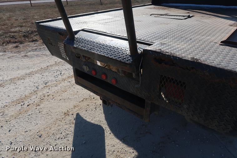 image for item DD9557 1997 Ford F350 flatbed pickup truck