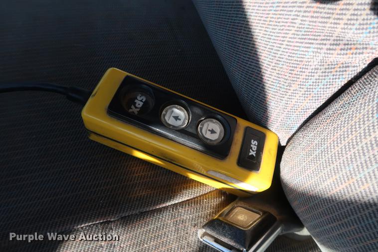 image for item DD9557 1997 Ford F350 flatbed pickup truck