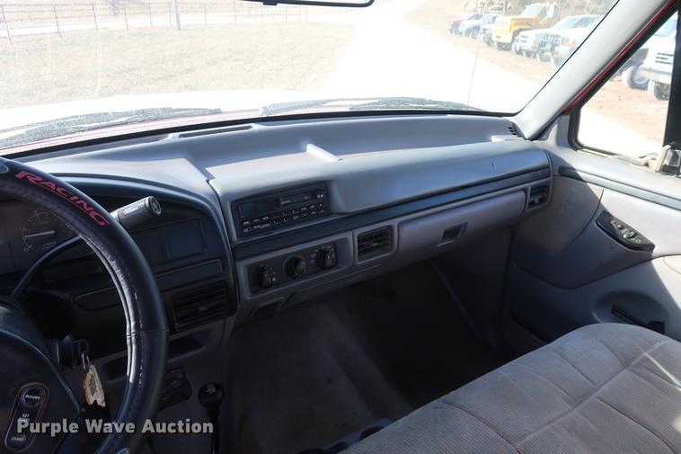 image for item DD9557 1997 Ford F350 flatbed pickup truck