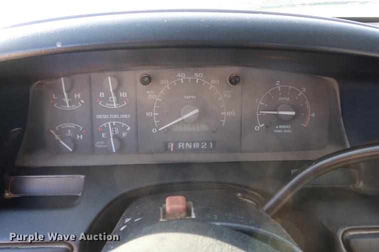 image for item DD9557 1997 Ford F350 flatbed pickup truck