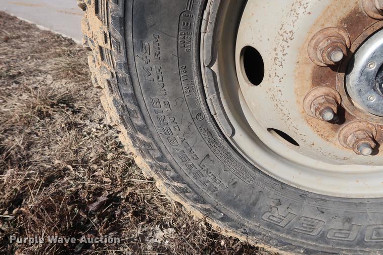 image for item DD9557 1997 Ford F350 flatbed pickup truck