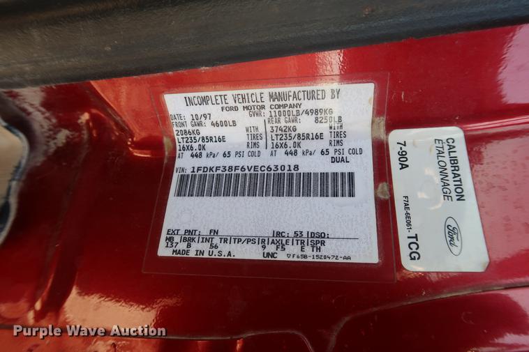 image for item DD9557 1997 Ford F350 flatbed pickup truck