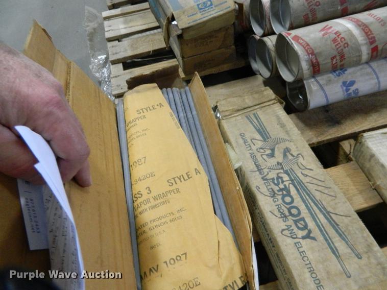 image for item DE9959 (22) containers of welding rods