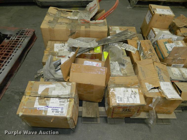 image for item DE9963 Hardware