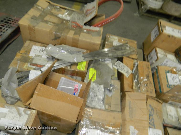 image for item DE9963 Hardware