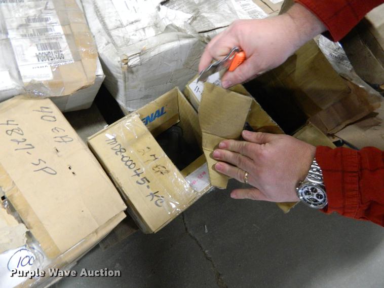 image for item DE9966 Hardware