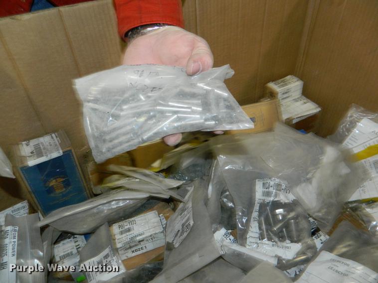 image for item DE9973 Hardware