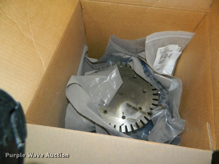 image for item DE9982 Hardware