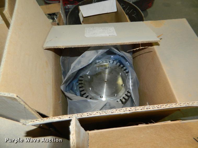 image for item DE9982 Hardware