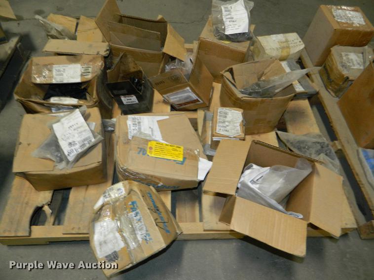 image for item DE9985 Hardware