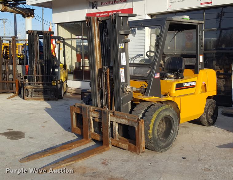 image for item DF3526 Caterpillar DP40K forklift