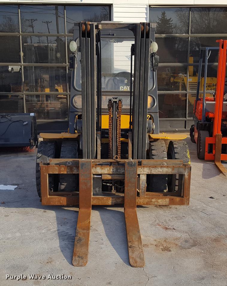 image for item DF3526 Caterpillar DP40K forklift
