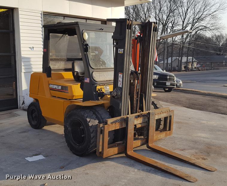 image for item DF3526 Caterpillar DP40K forklift
