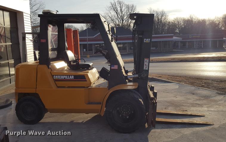 image for item DF3526 Caterpillar DP40K forklift