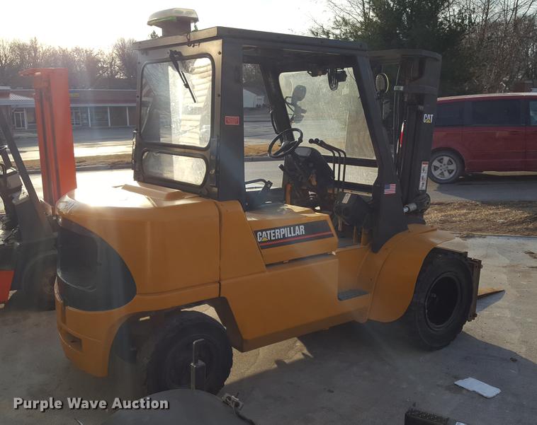 image for item DF3526 Caterpillar DP40K forklift