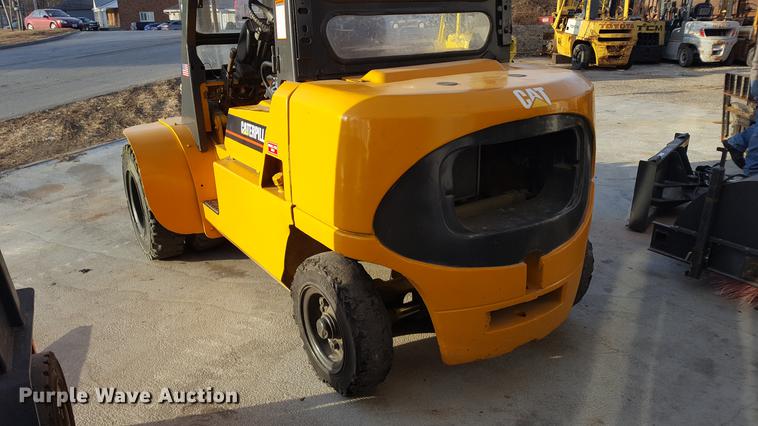 image for item DF3526 Caterpillar DP40K forklift