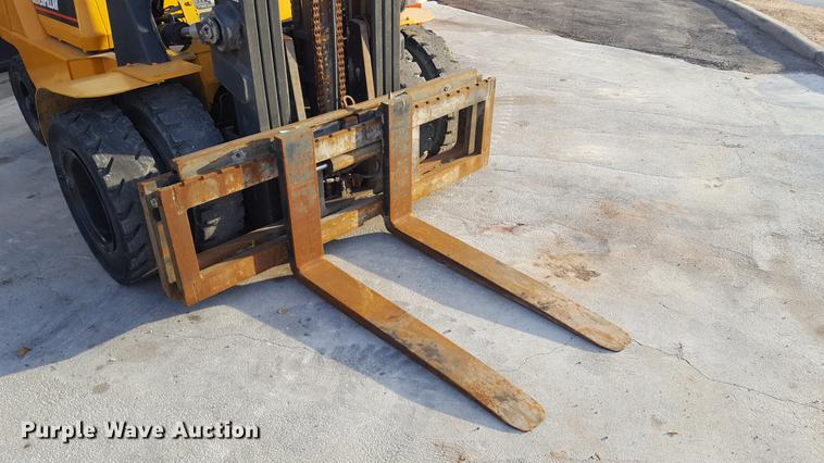 image for item DF3526 Caterpillar DP40K forklift