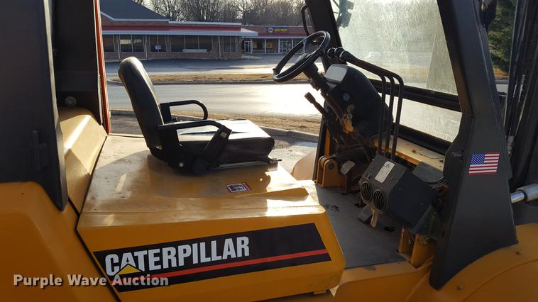 image for item DF3526 Caterpillar DP40K forklift