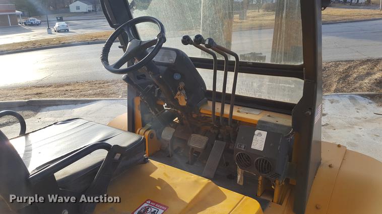 image for item DF3526 Caterpillar DP40K forklift