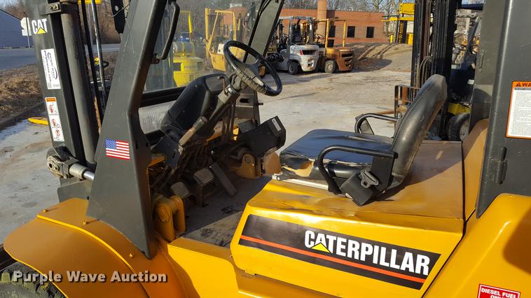 image for item DF3526 Caterpillar DP40K forklift