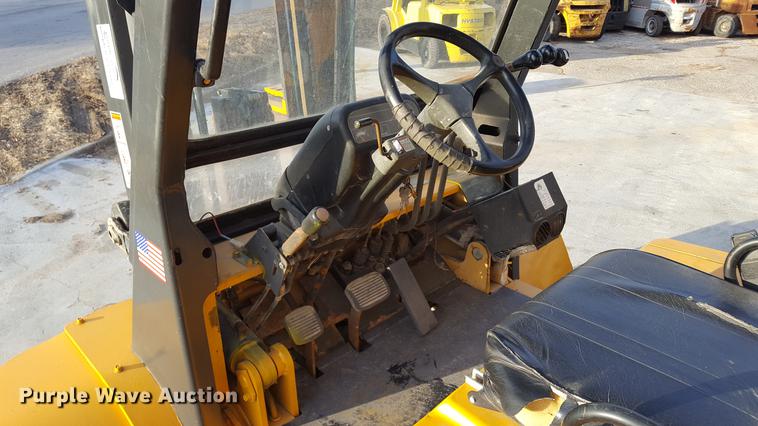 image for item DF3526 Caterpillar DP40K forklift