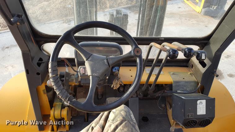 image for item DF3526 Caterpillar DP40K forklift