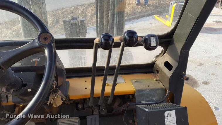 image for item DF3526 Caterpillar DP40K forklift