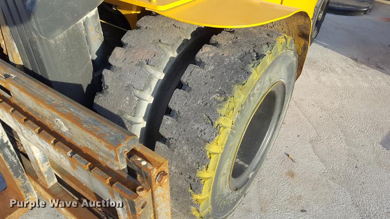 image for item DF3526 Caterpillar DP40K forklift