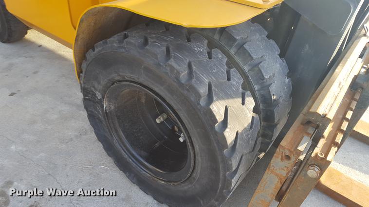 image for item DF3526 Caterpillar DP40K forklift