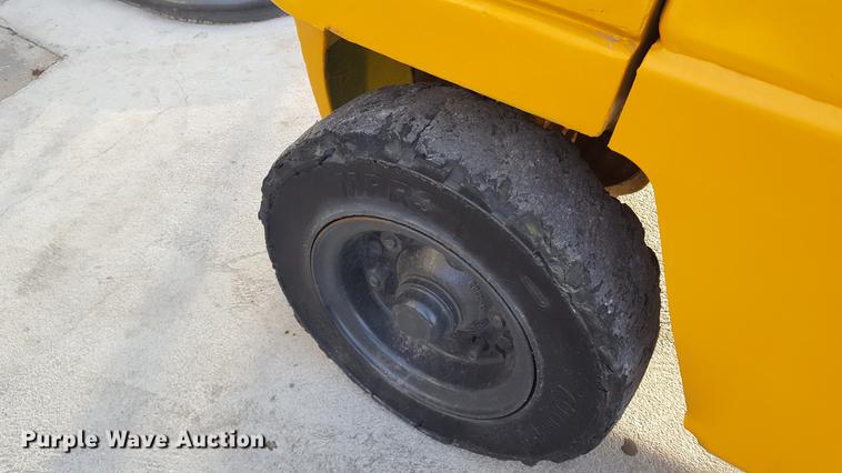 image for item DF3526 Caterpillar DP40K forklift