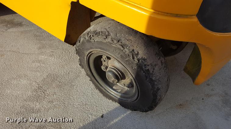 image for item DF3526 Caterpillar DP40K forklift