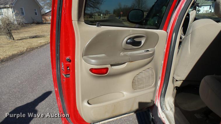 image for item DX9343 2003 Ford F150 XLT SuperCrew pickup truck