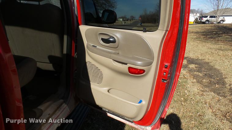 image for item DX9343 2003 Ford F150 XLT SuperCrew pickup truck