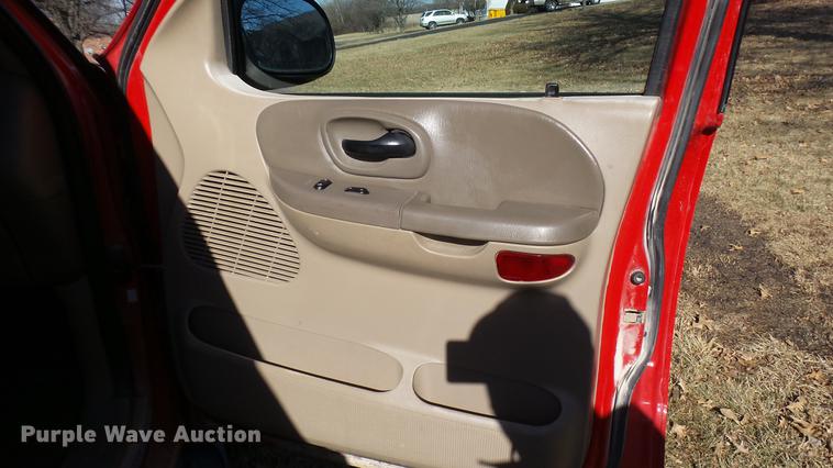 image for item DX9343 2003 Ford F150 XLT SuperCrew pickup truck