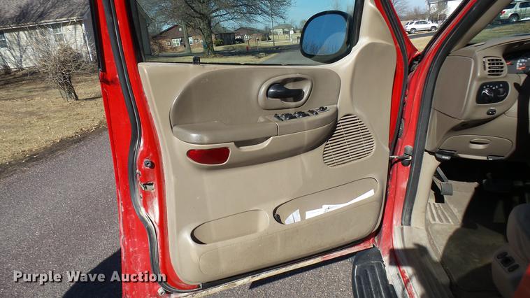 image for item DX9343 2003 Ford F150 XLT SuperCrew pickup truck