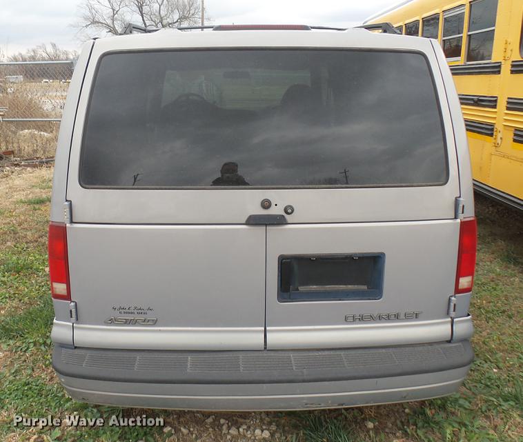 image for item DX9859 2000 Chevrolet Astro van