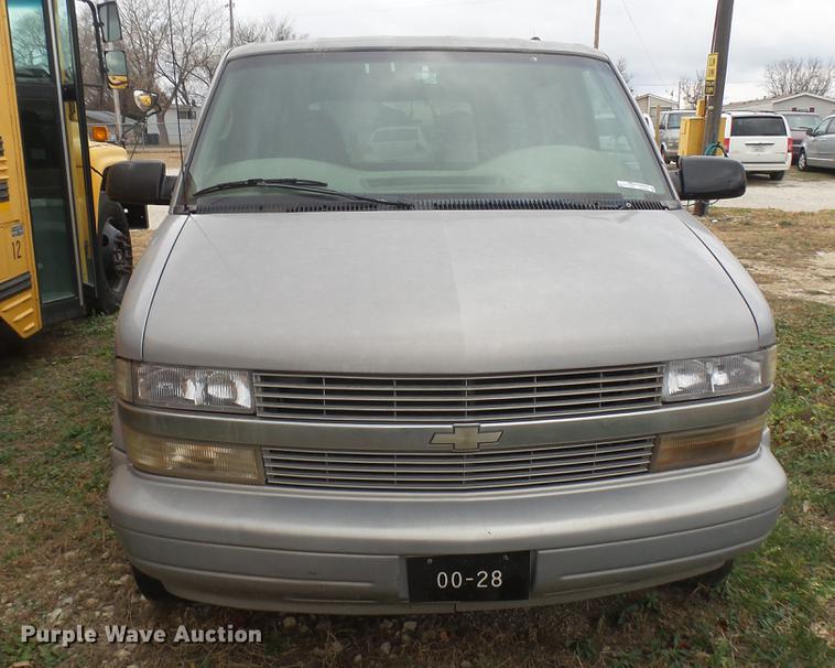 image for item DX9859 2000 Chevrolet Astro van