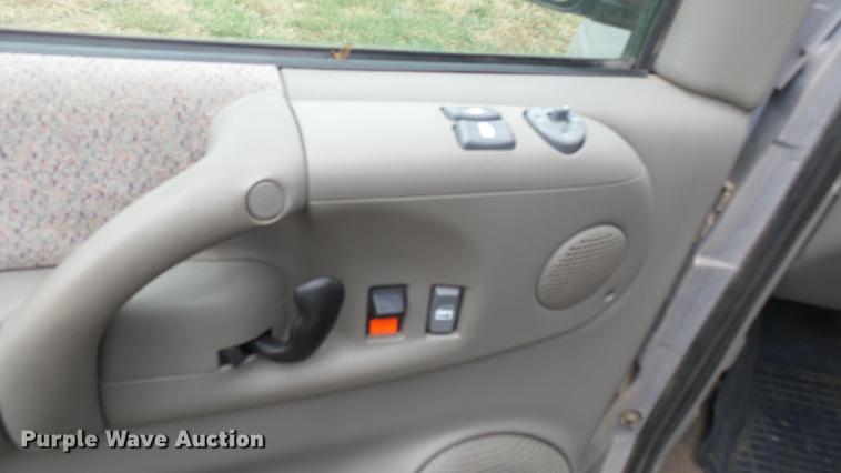 image for item DX9859 2000 Chevrolet Astro van